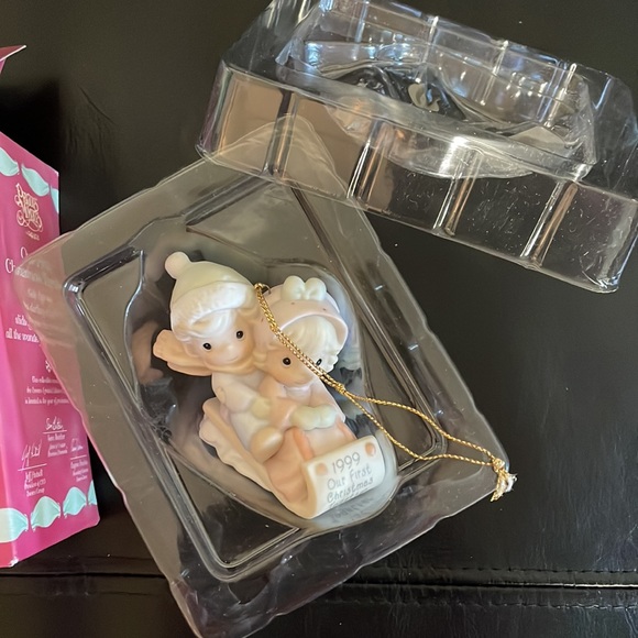 Precious Moment Christmas ornament - Picture 4 of 9